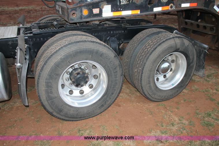 image for item C3760 1998 Freightliner FLD semi truck