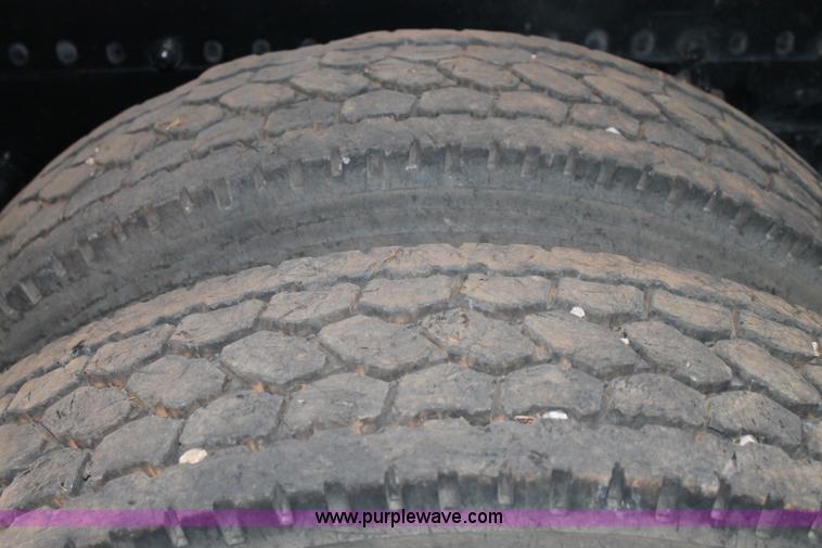 image for item C3760 1998 Freightliner FLD semi truck