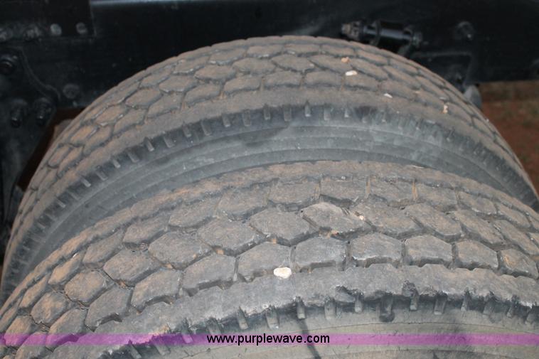 image for item C3760 1998 Freightliner FLD semi truck