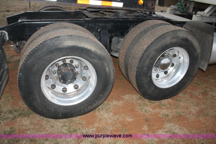 image for item C3760 1998 Freightliner FLD semi truck