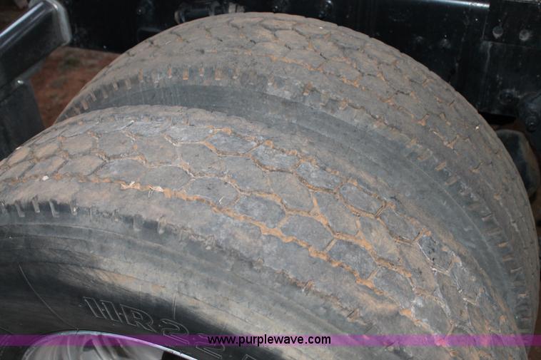 image for item C3760 1998 Freightliner FLD semi truck