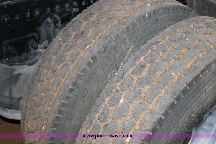 image for item C3760 1998 Freightliner FLD semi truck