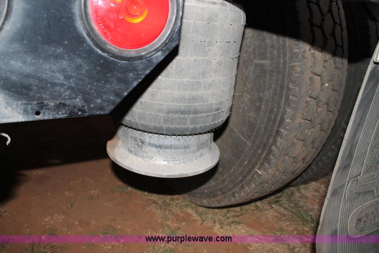 image for item C3760 1998 Freightliner FLD semi truck