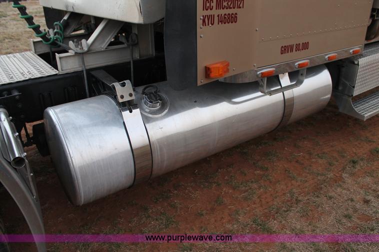 image for item C3760 1998 Freightliner FLD semi truck