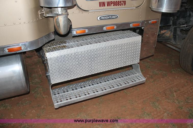 image for item C3760 1998 Freightliner FLD semi truck