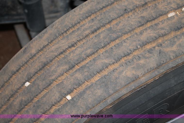 image for item C3760 1998 Freightliner FLD semi truck