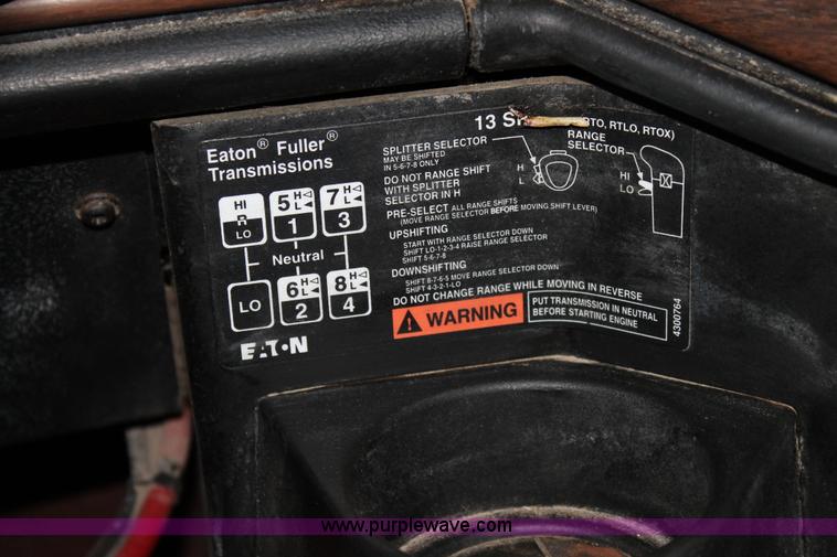 image for item C3760 1998 Freightliner FLD semi truck