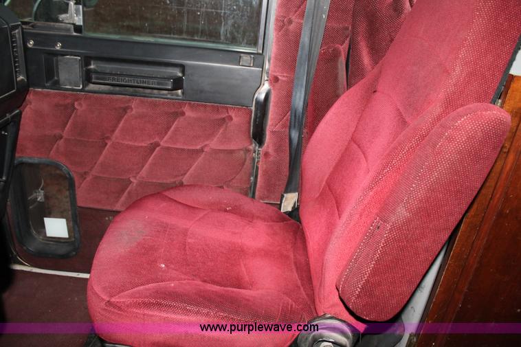 image for item C3760 1998 Freightliner FLD semi truck