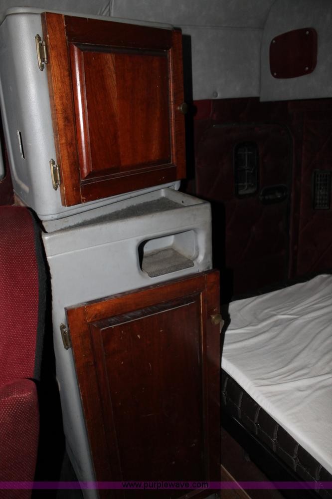 image for item C3760 1998 Freightliner FLD semi truck