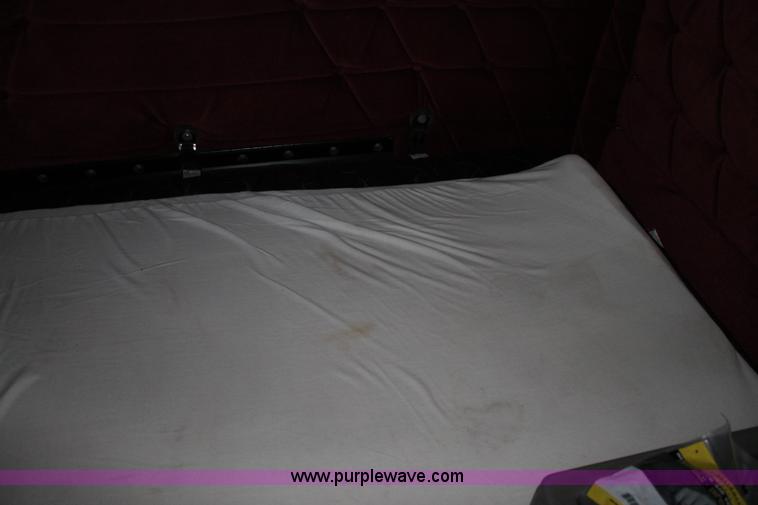 image for item C3760 1998 Freightliner FLD semi truck