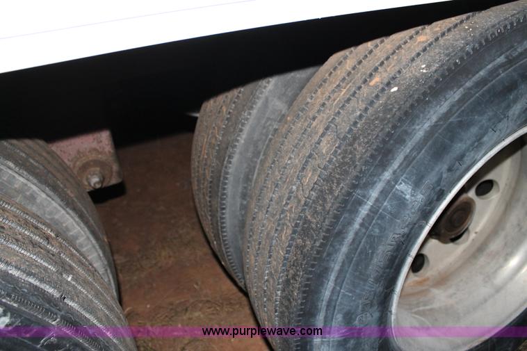 image for item C3761 1995 Wabash dry van trailer