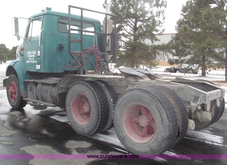 image for item F7241 1990 International 8100 semi truck