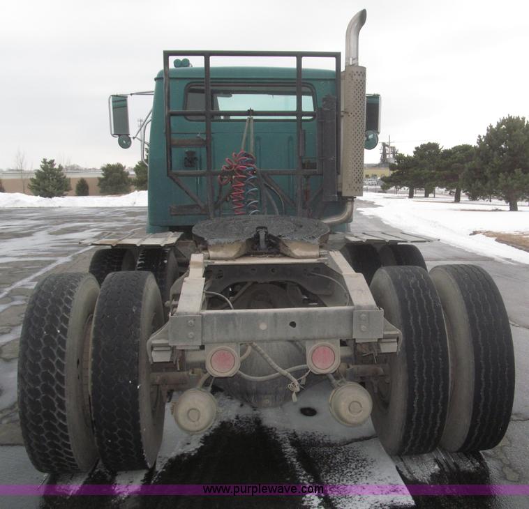 image for item F7241 1990 International 8100 semi truck