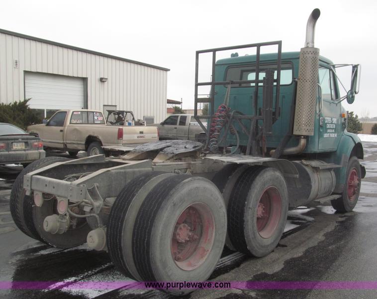 image for item F7241 1990 International 8100 semi truck
