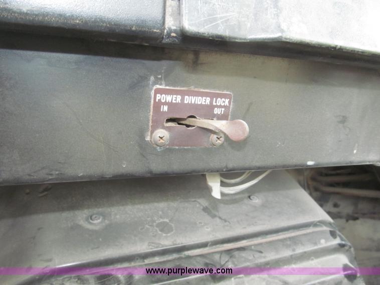 image for item F7241 1990 International 8100 semi truck