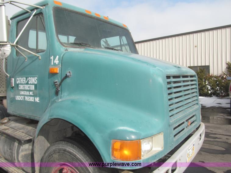 image for item F7241 1990 International 8100 semi truck
