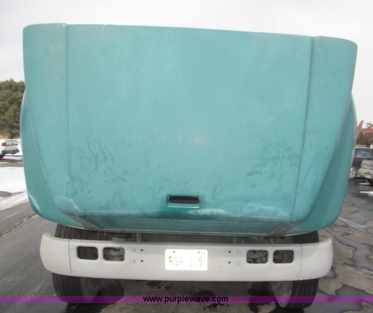image for item F7241 1990 International 8100 semi truck