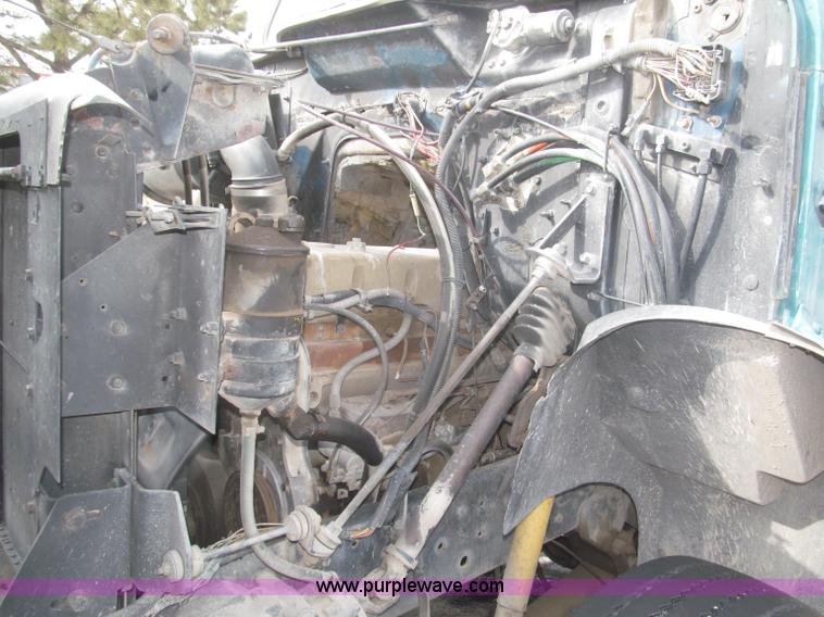 image for item F7241 1990 International 8100 semi truck