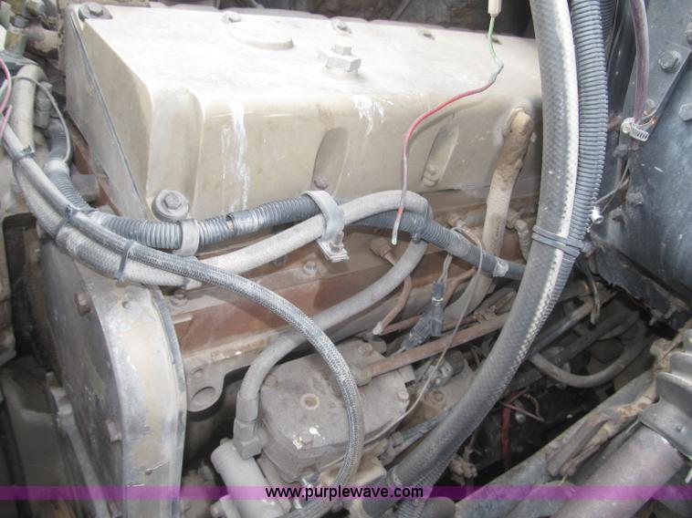 image for item F7241 1990 International 8100 semi truck