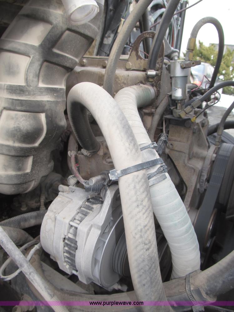 image for item F7241 1990 International 8100 semi truck