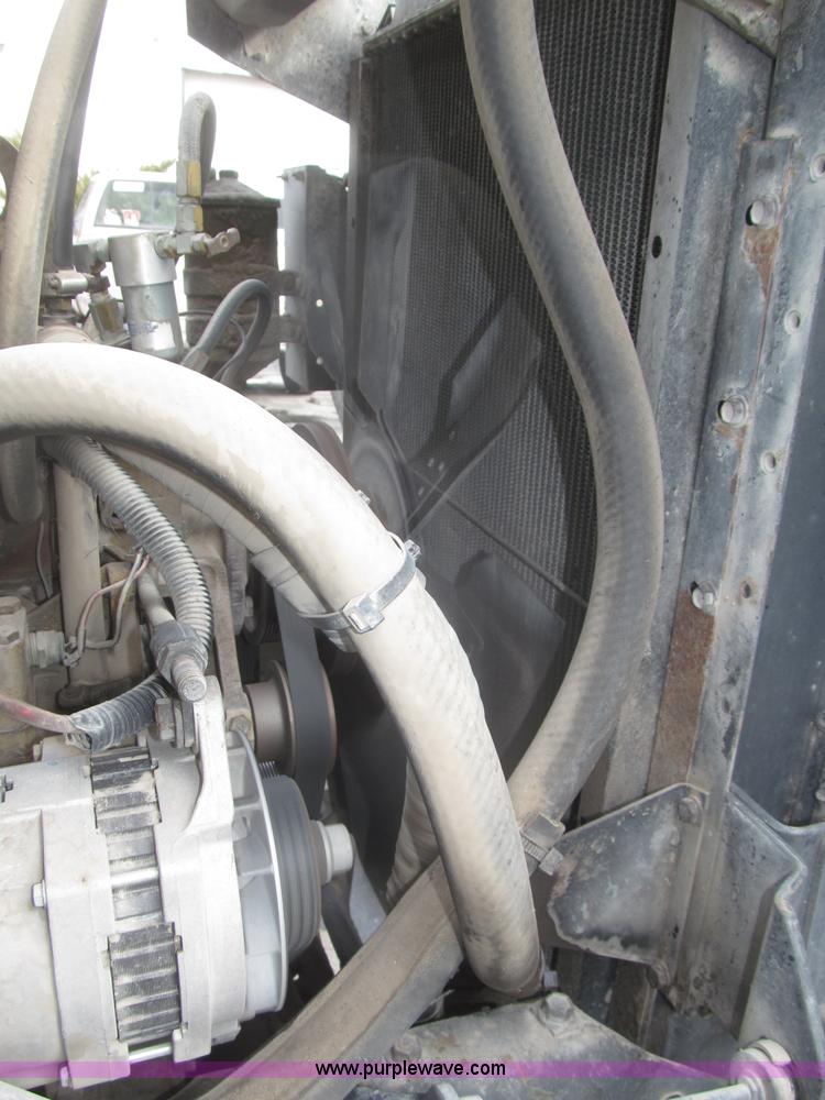 image for item F7241 1990 International 8100 semi truck