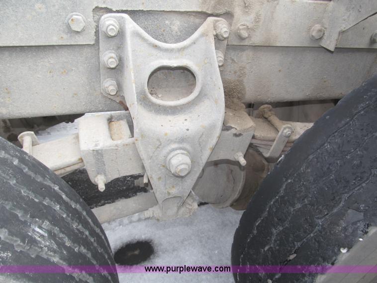 image for item F7241 1990 International 8100 semi truck