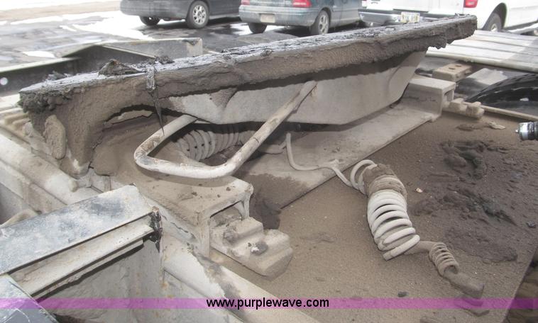 image for item F7241 1990 International 8100 semi truck