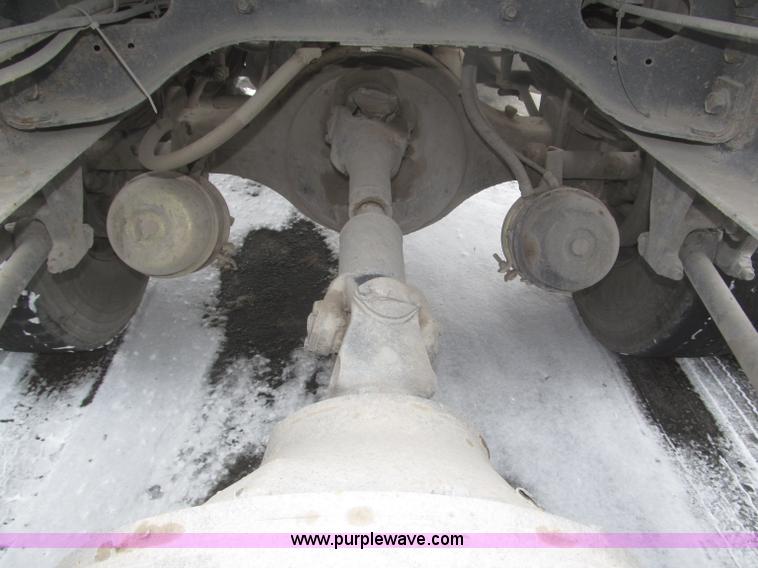 image for item F7241 1990 International 8100 semi truck