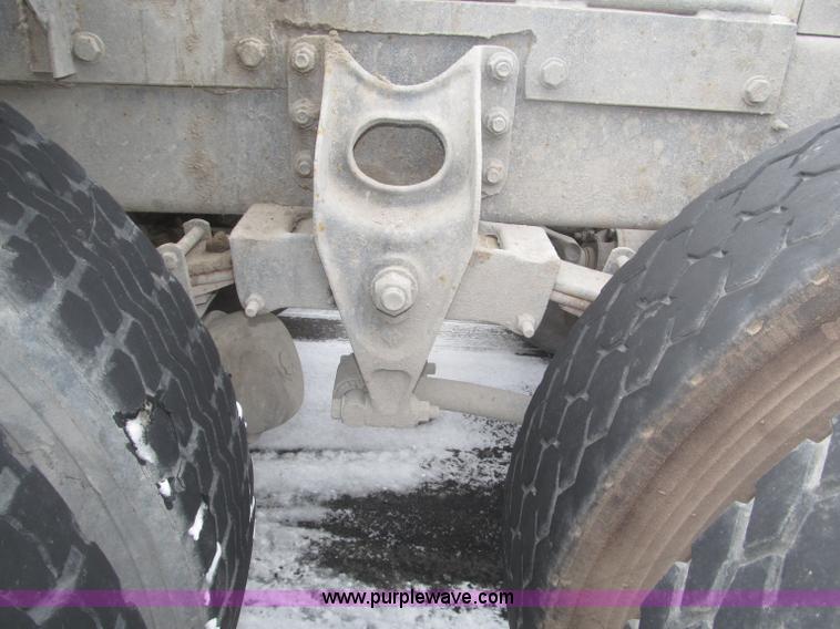 image for item F7241 1990 International 8100 semi truck