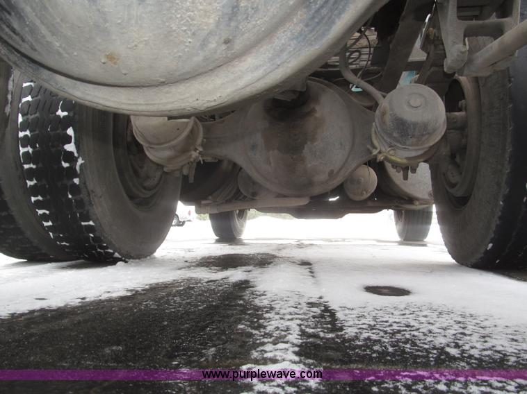 image for item F7241 1990 International 8100 semi truck