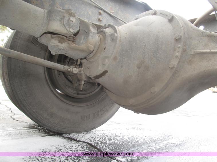 image for item F7241 1990 International 8100 semi truck