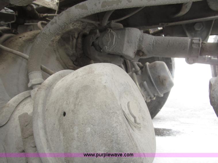 image for item F7241 1990 International 8100 semi truck