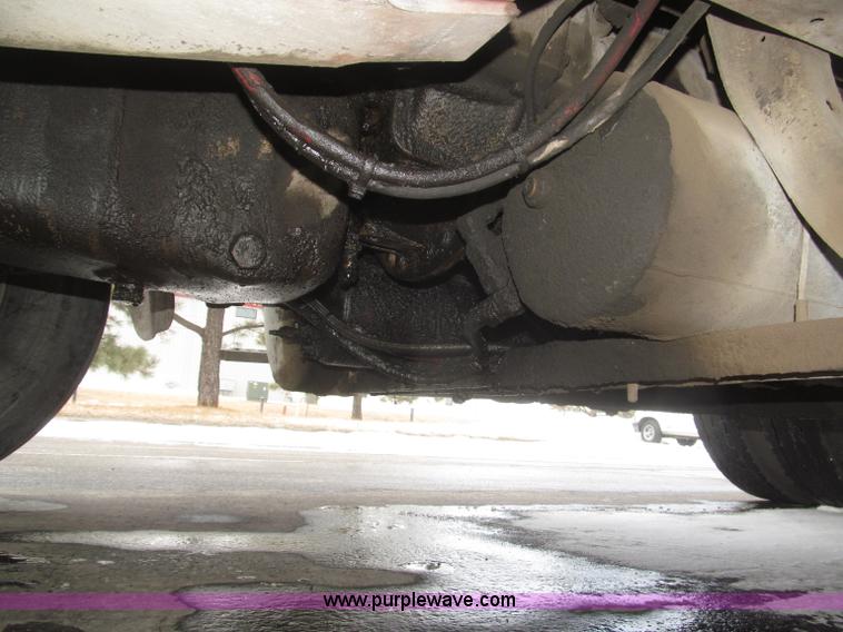 image for item F7241 1990 International 8100 semi truck