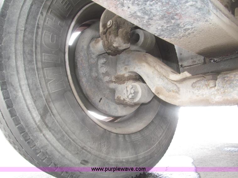 image for item F7241 1990 International 8100 semi truck