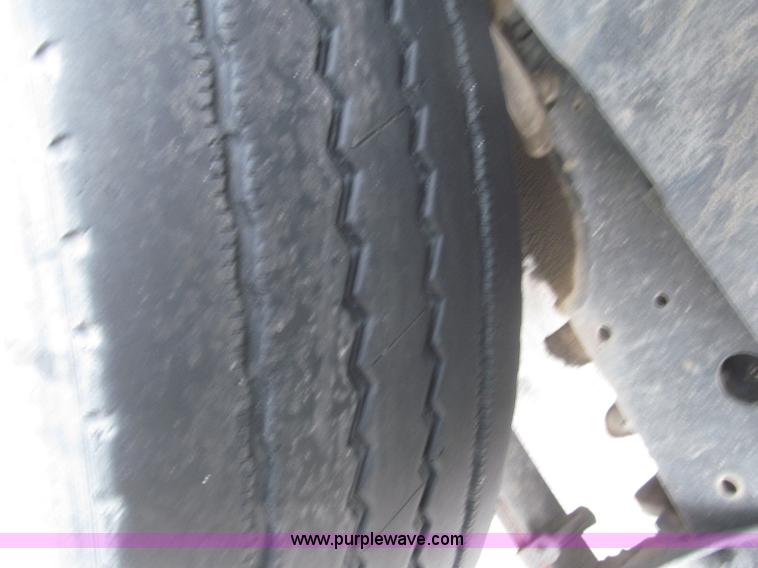 image for item F7241 1990 International 8100 semi truck