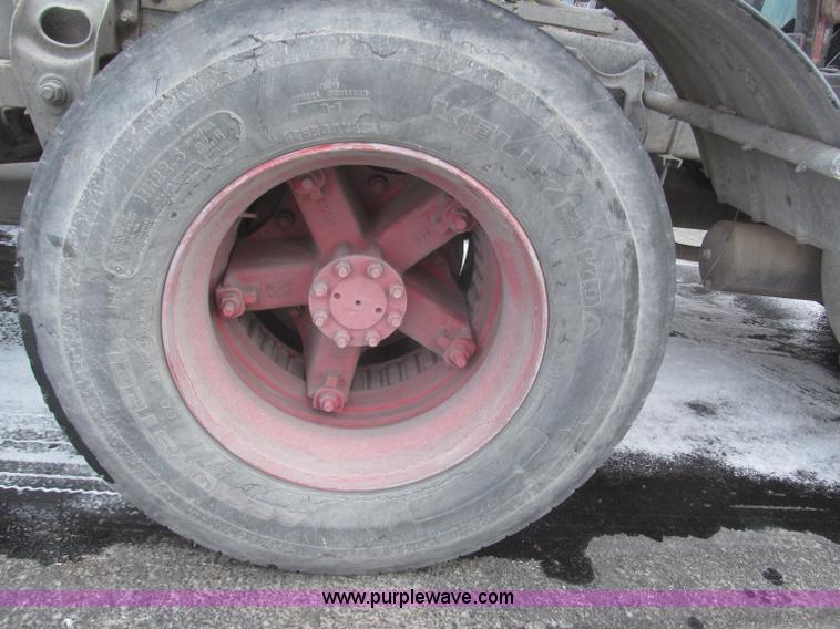 image for item F7241 1990 International 8100 semi truck