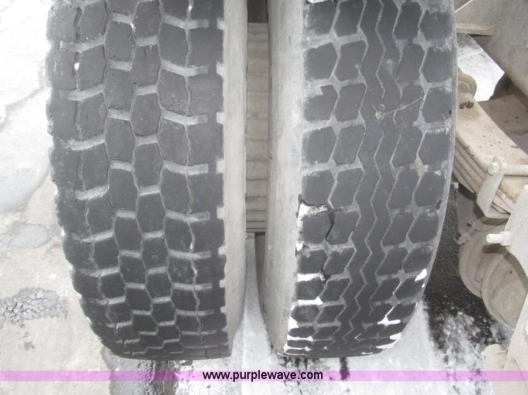 image for item F7241 1990 International 8100 semi truck