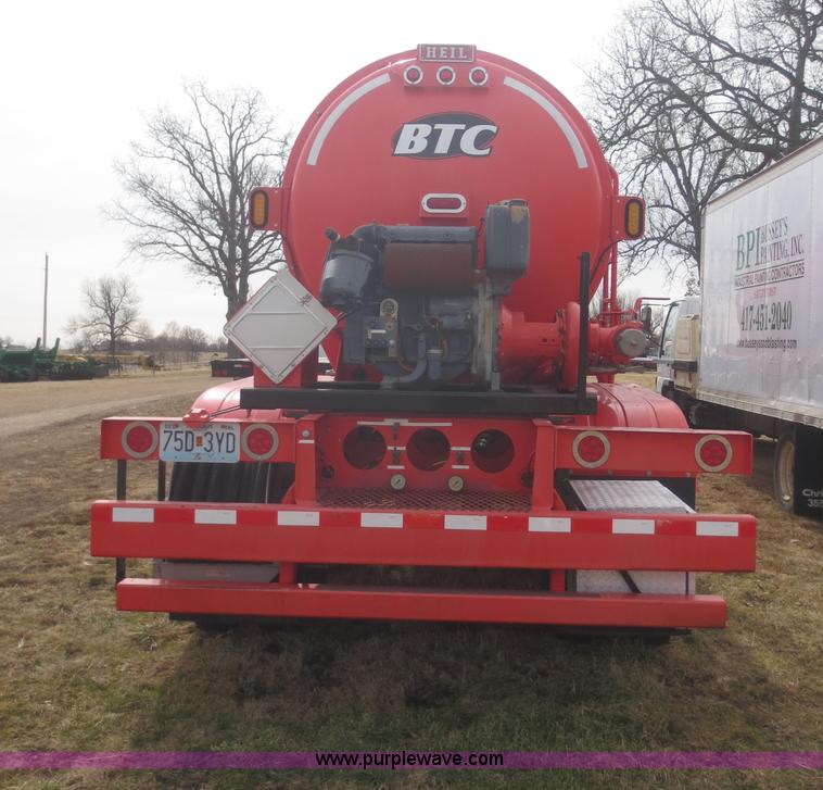 image for item F8179 2004 Heil 6000G water tanker trailer