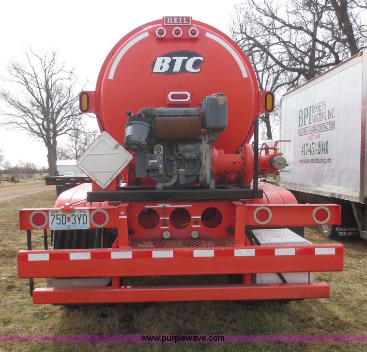 image for item F8179 2004 Heil 6000G water tanker trailer
