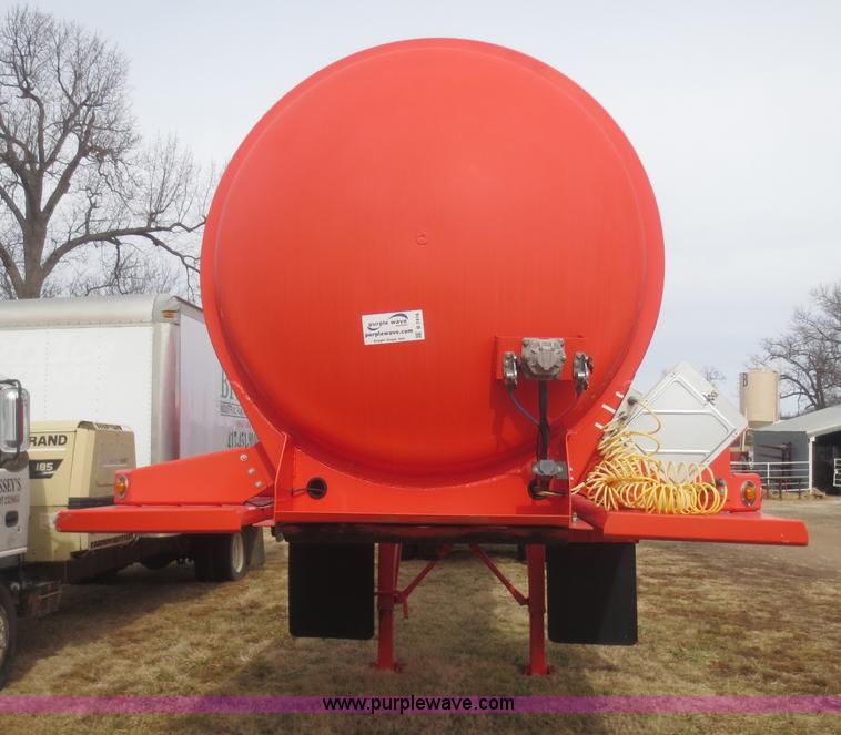image for item F8179 2004 Heil 6000G water tanker trailer