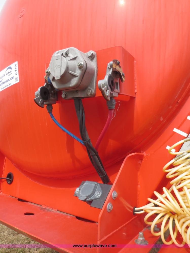 image for item F8179 2004 Heil 6000G water tanker trailer