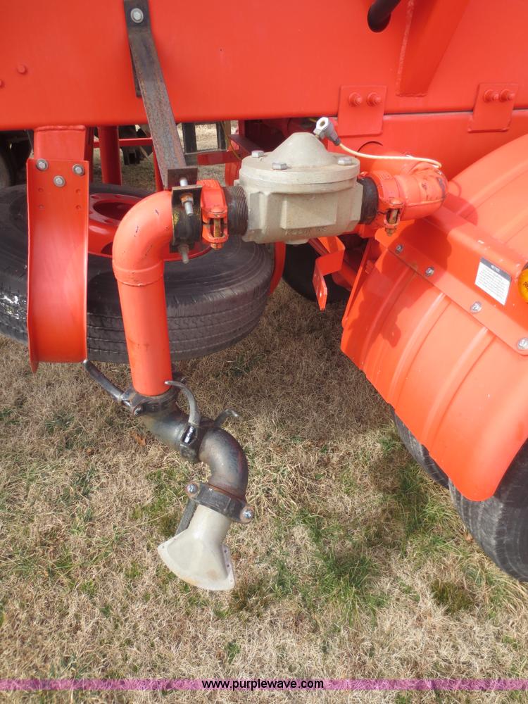 image for item F8179 2004 Heil 6000G water tanker trailer