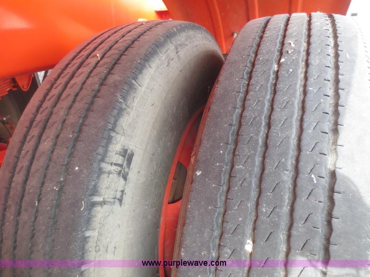 image for item F8179 2004 Heil 6000G water tanker trailer