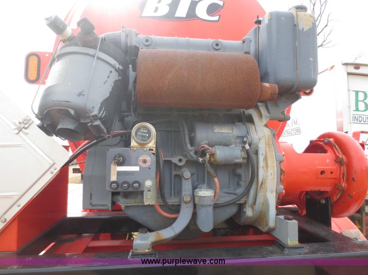 image for item F8179 2004 Heil 6000G water tanker trailer