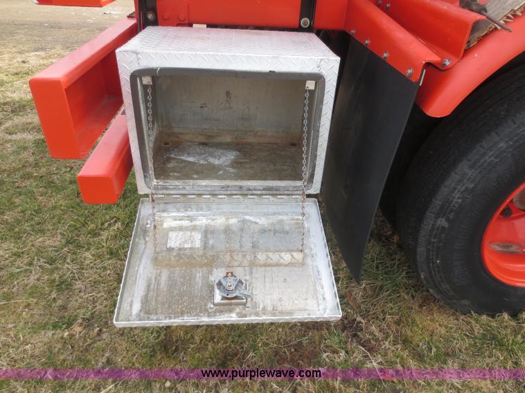 image for item F8179 2004 Heil 6000G water tanker trailer