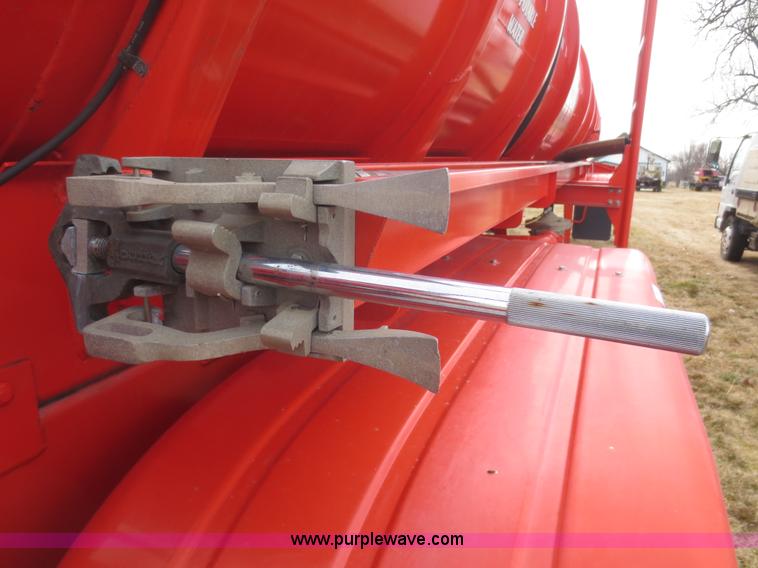 image for item F8179 2004 Heil 6000G water tanker trailer