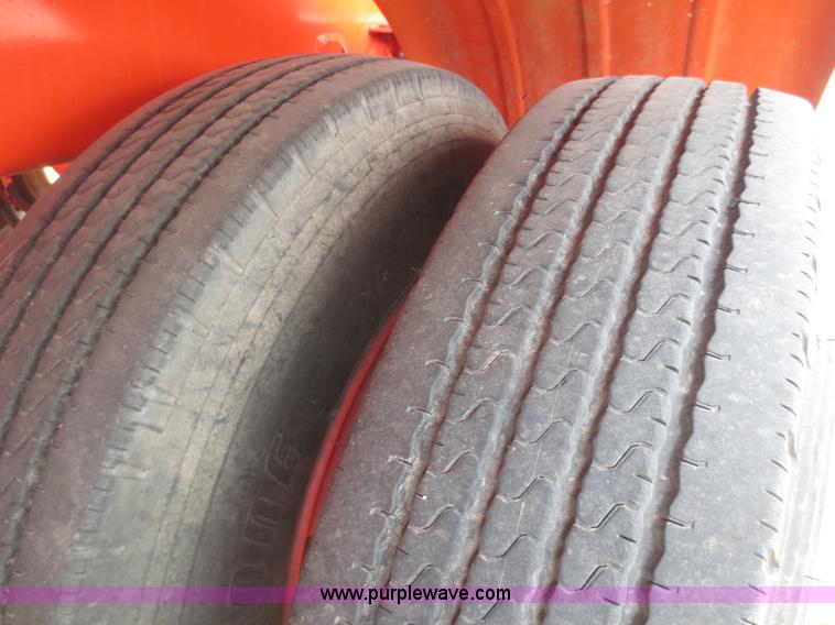 image for item F8179 2004 Heil 6000G water tanker trailer