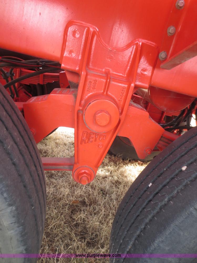 image for item F8179 2004 Heil 6000G water tanker trailer