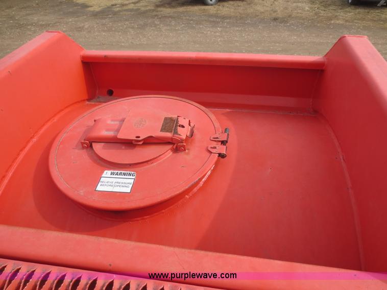 image for item F8179 2004 Heil 6000G water tanker trailer