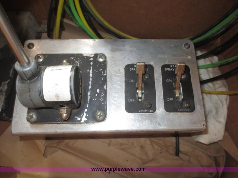 image for item F8179 2004 Heil 6000G water tanker trailer